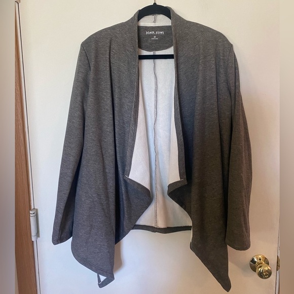 Black rivet performance, medium open front symmetrical cardigan - Picture 1 of 5